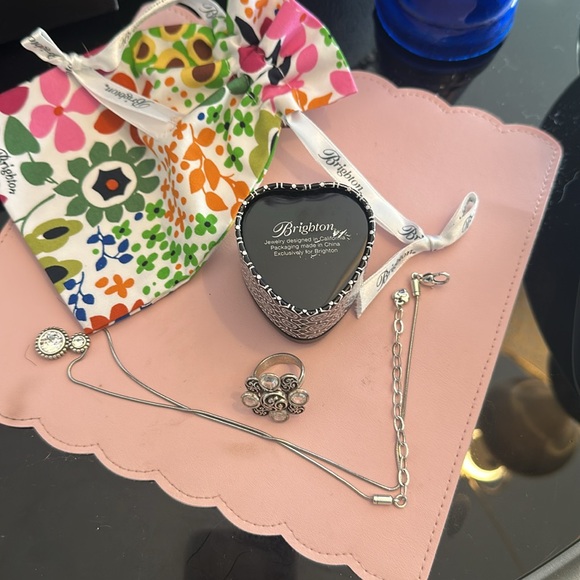 Beautiful Brighton lot of necklace and ring with pouch and case - Picture 8 of 11